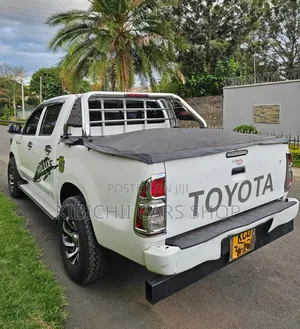 Toyota Hilux 2012 White