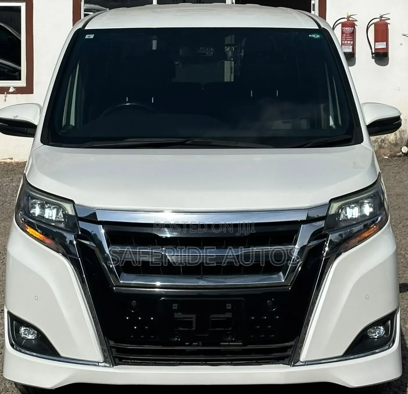 Toyota Esquire 2.0 FWD (7 seater) 2019 White