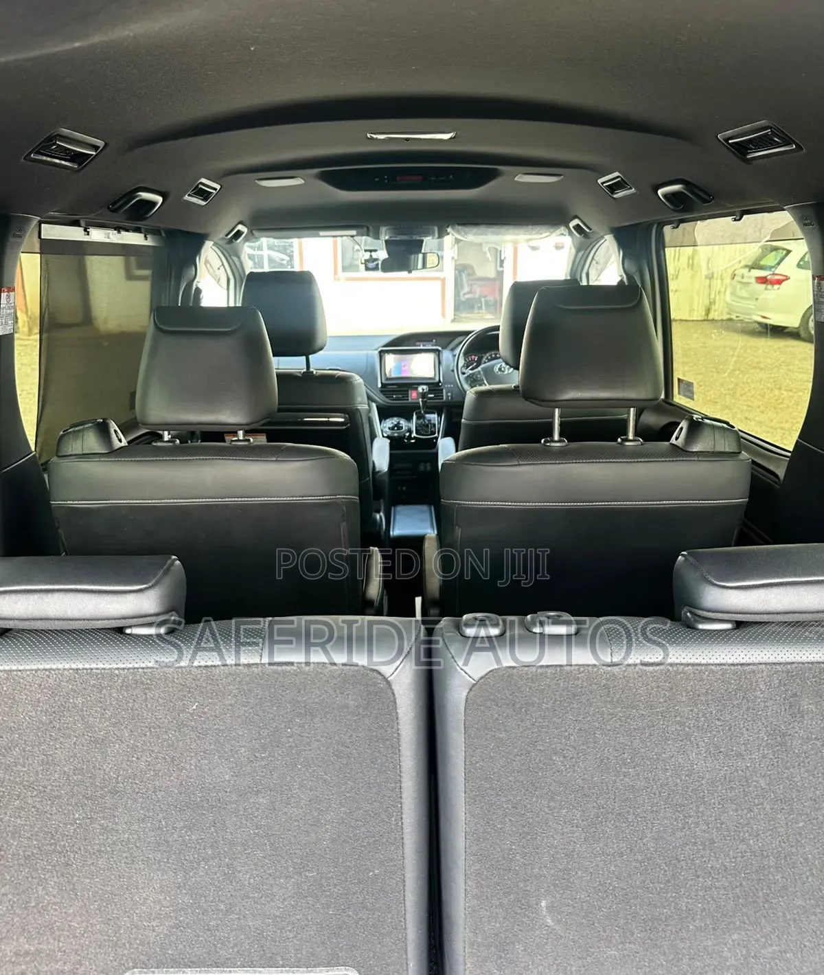 Toyota Esquire 2.0 FWD (7 seater) 2019 White