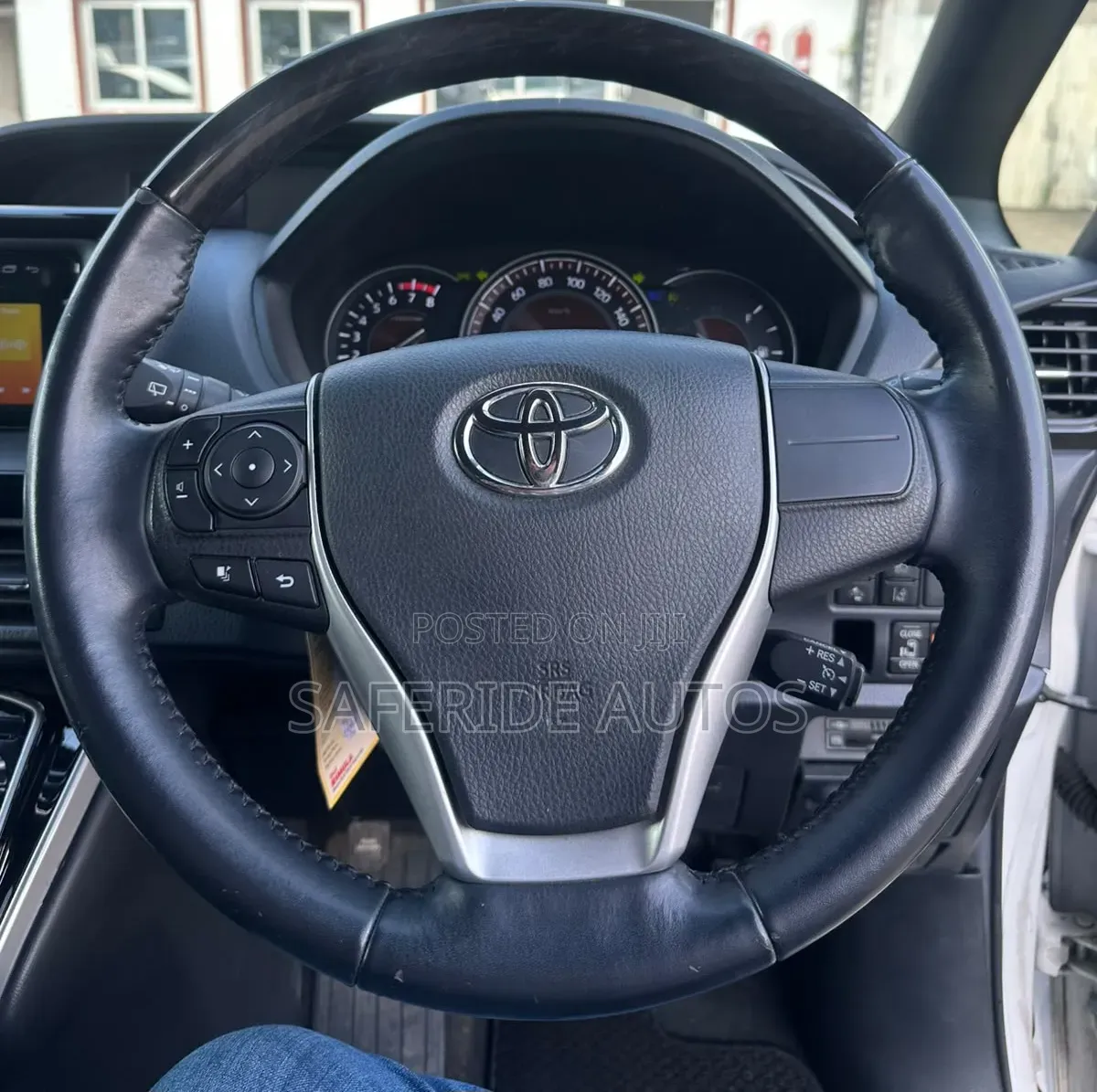 Toyota Esquire 2.0 FWD (7 seater) 2019 White