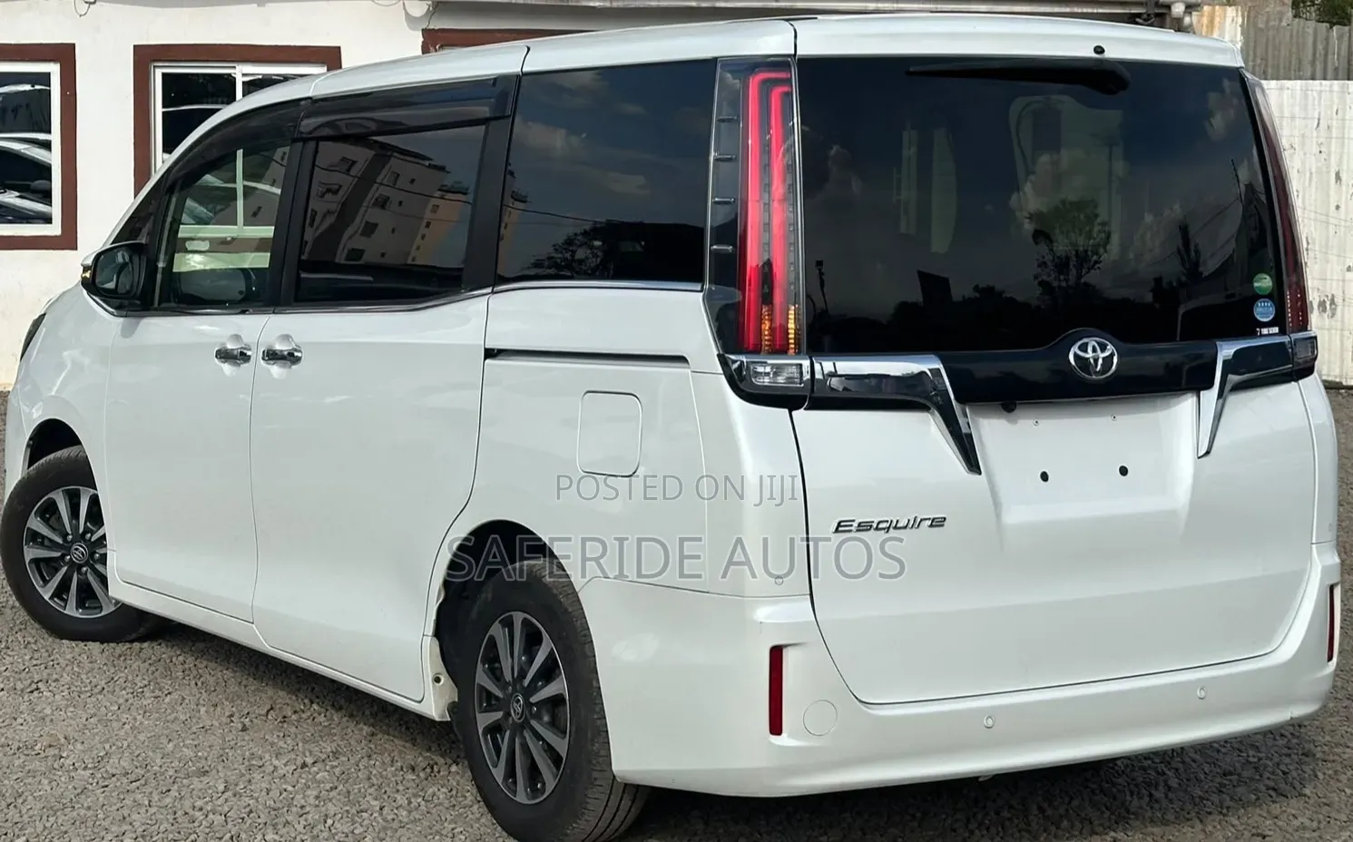 Toyota Esquire 2.0 FWD (7 seater) 2019 White