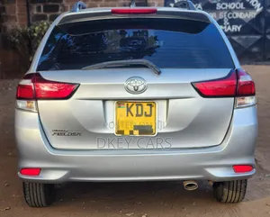 Toyota Corolla Fielder 2016 Silver