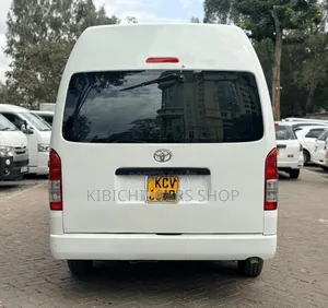 Toyota HiAce 2019 White
