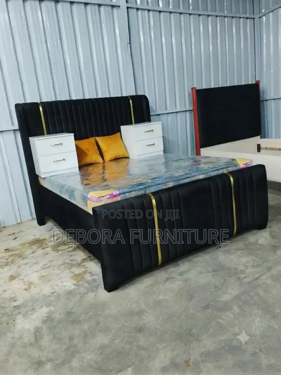 5*6 Modern Elegance Chester Bed With Side Drawer and Mattress