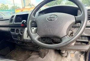 Toyota HiAce 2013 Blue