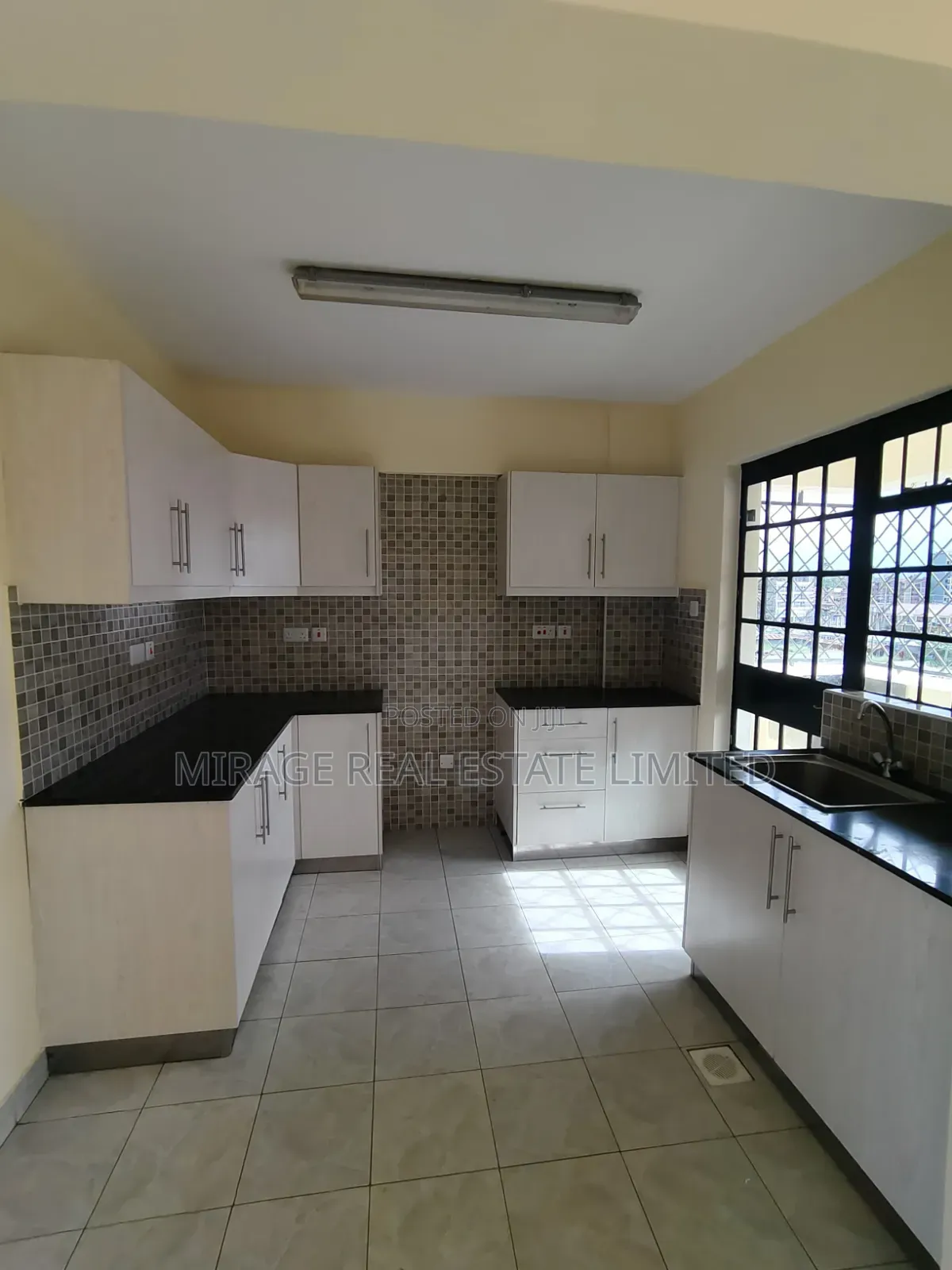 3bdrm Apartment in Jamhuri Estate for rent