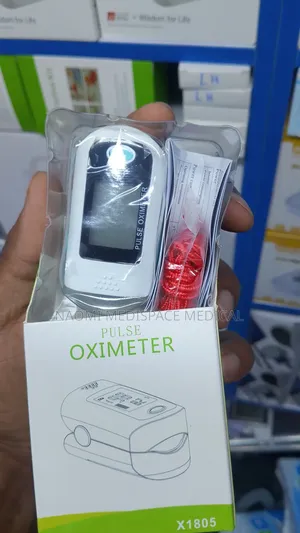 Portable and Lightweight Fingertip Pulse Oximeter With Battery Alarm