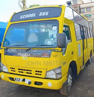 Isuzu NQR 2015 Yellow