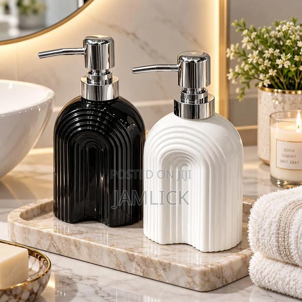 Ribbed Ceramic Soap Dispenser - Av - thumbnail 2