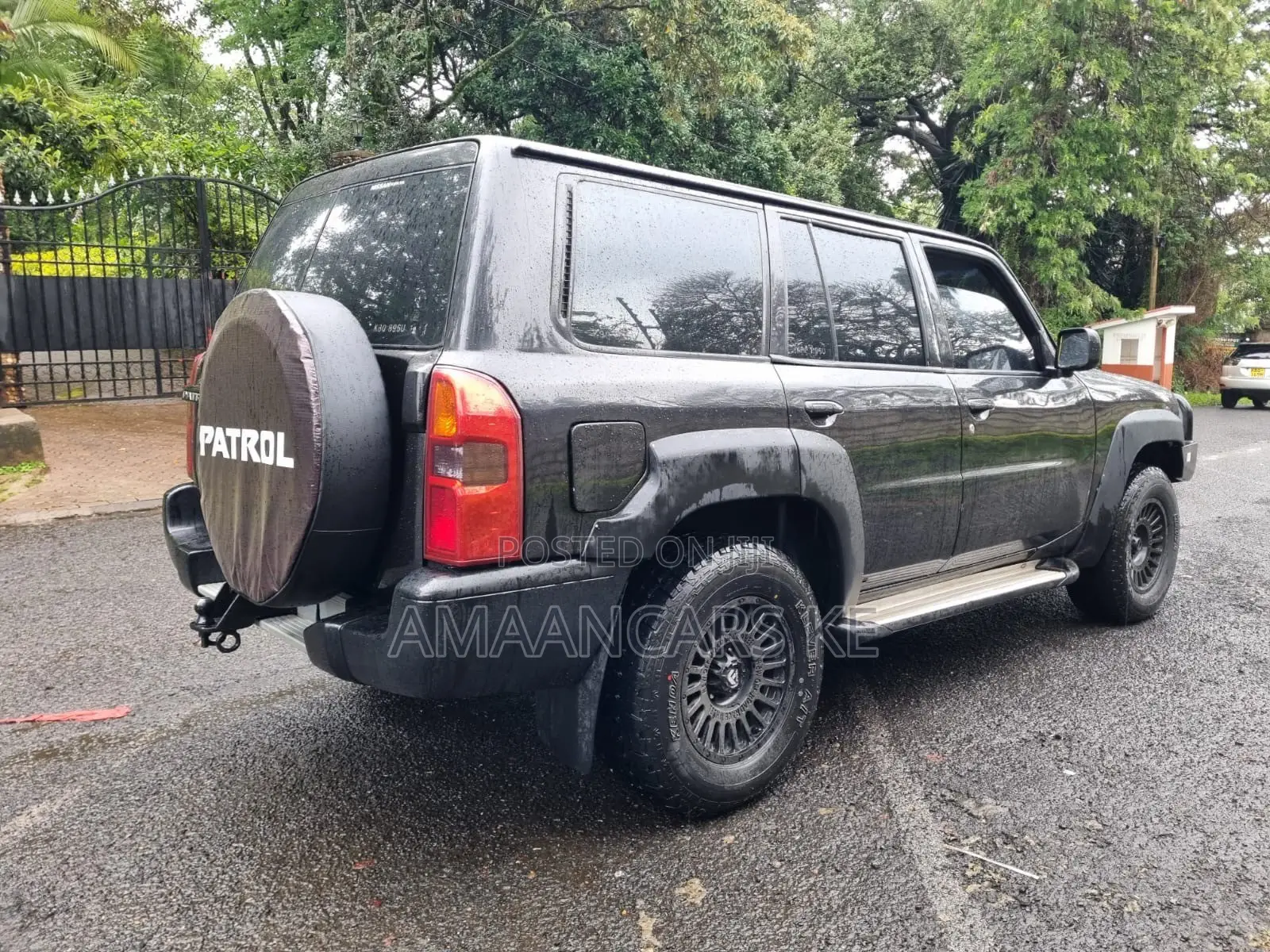 Nissan Patrol 2011 Black