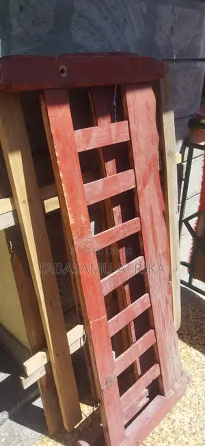 4"6 Wooden Bed