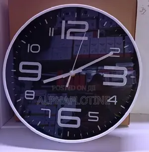 Round / CircularAnalog Wall Clock With Hidden Camera