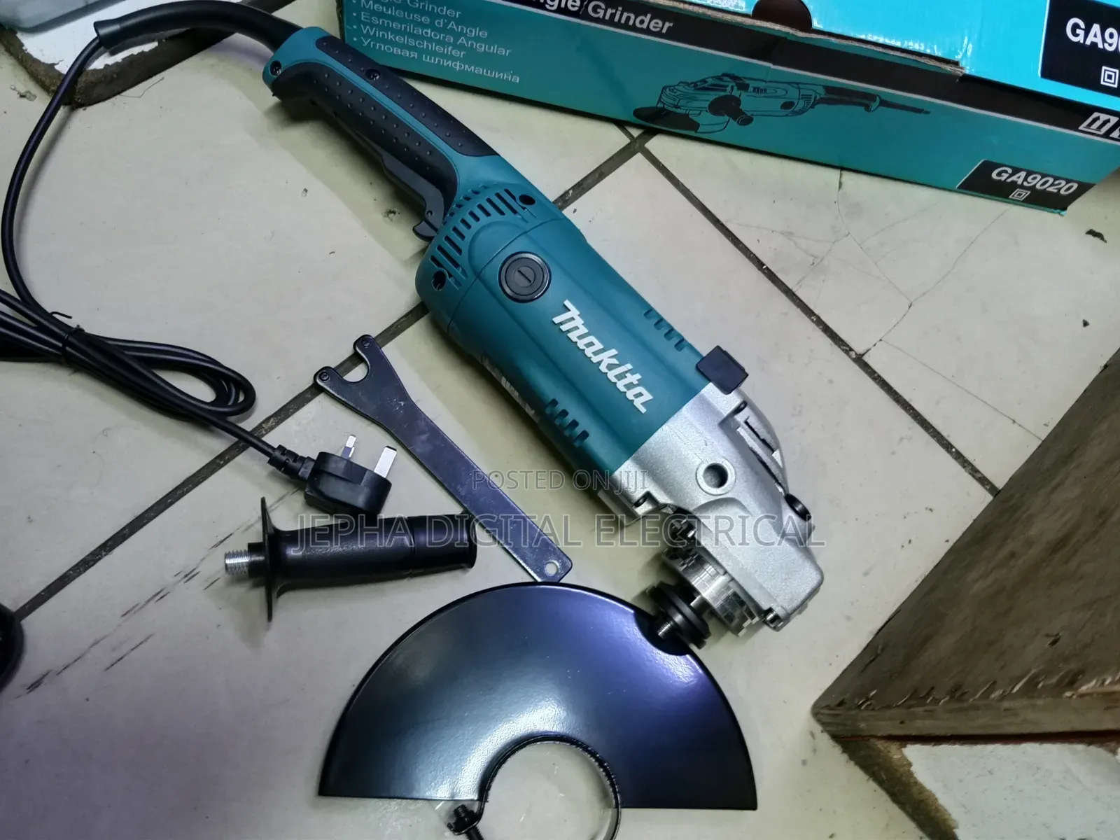 Makita 9inch Angle Grinder