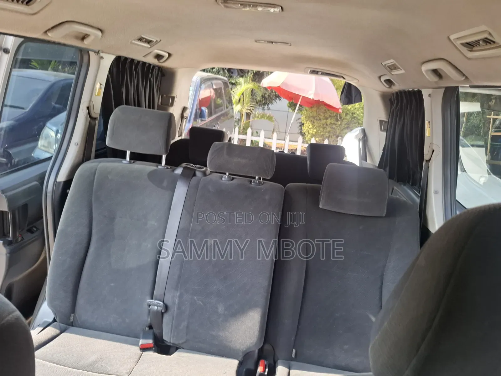 Toyota Noah 2.0 158hp FWD (8 Seater) 2012 Silver