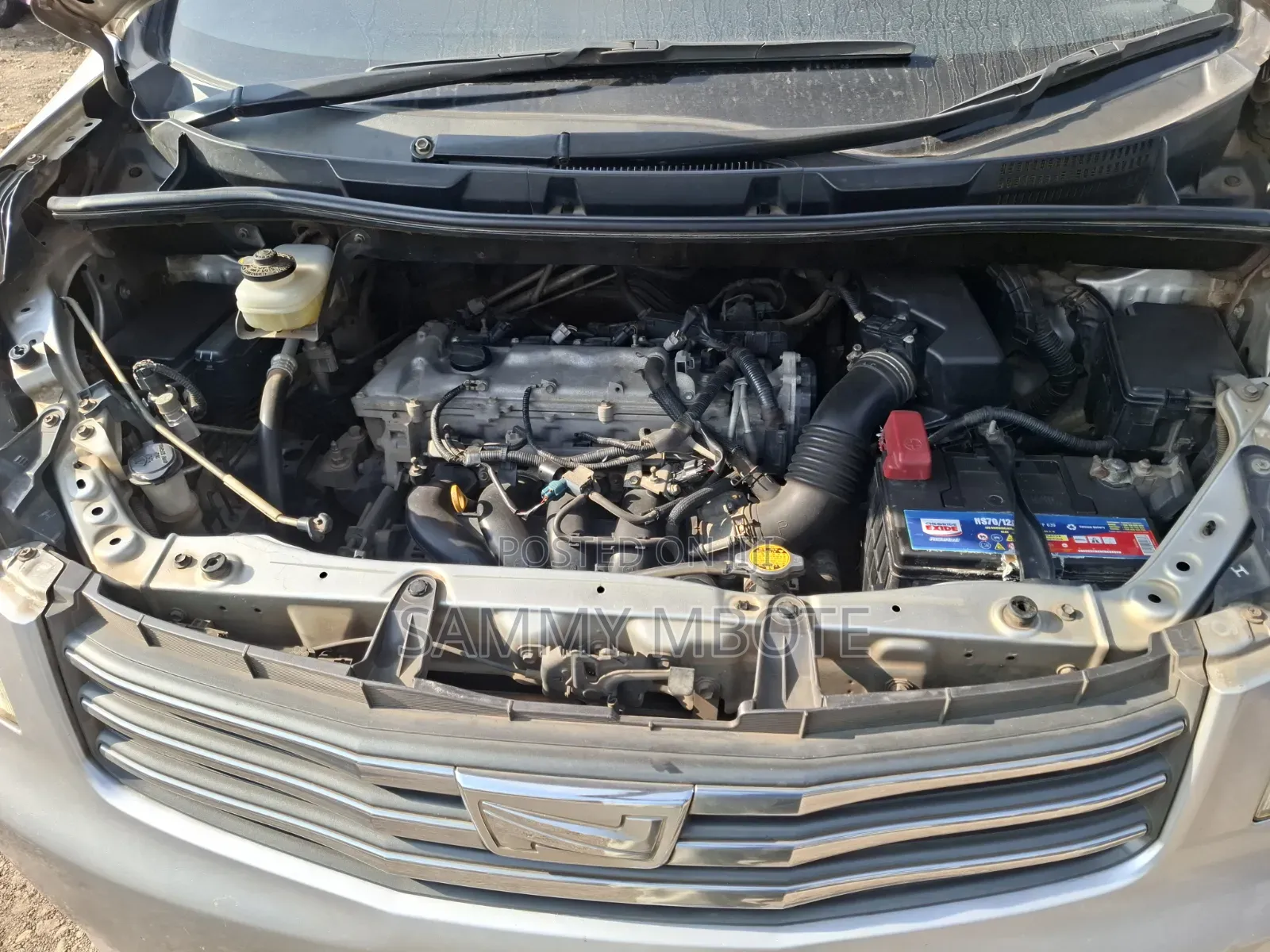 Toyota Noah 2.0 158hp FWD (8 Seater) 2012 Silver