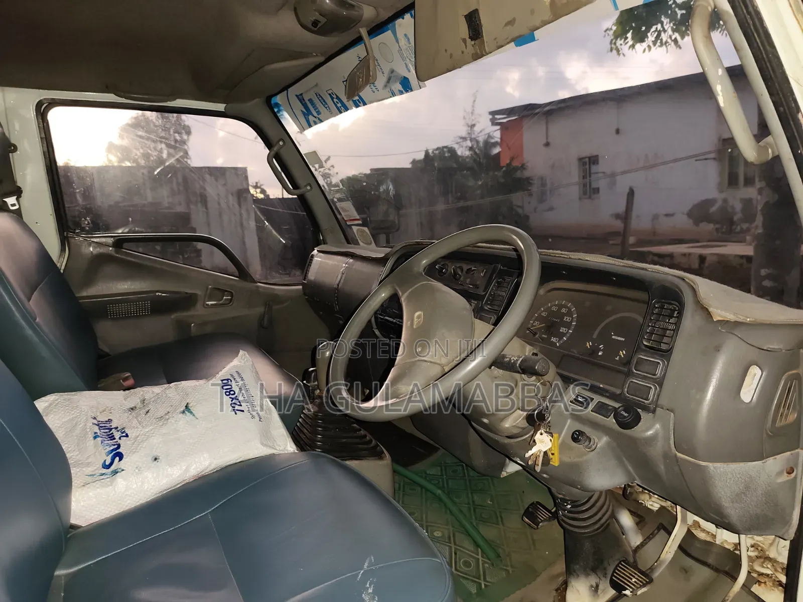Mitsubishi Canter 2002 White