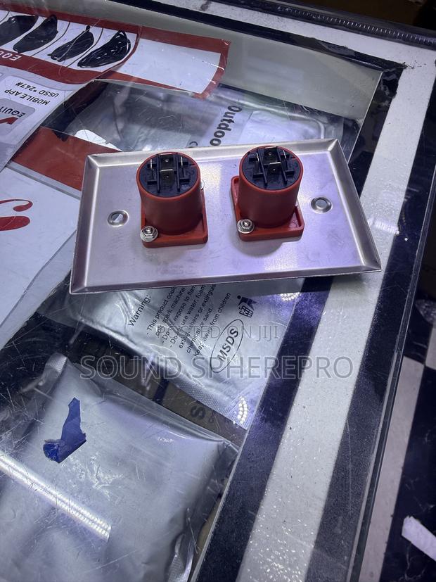 Soundking 2 Way Metallic Connector - main view