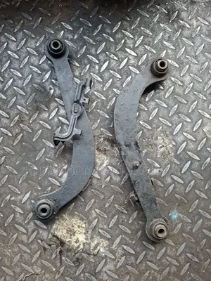 Rear Arm Nze/Premio/Axio