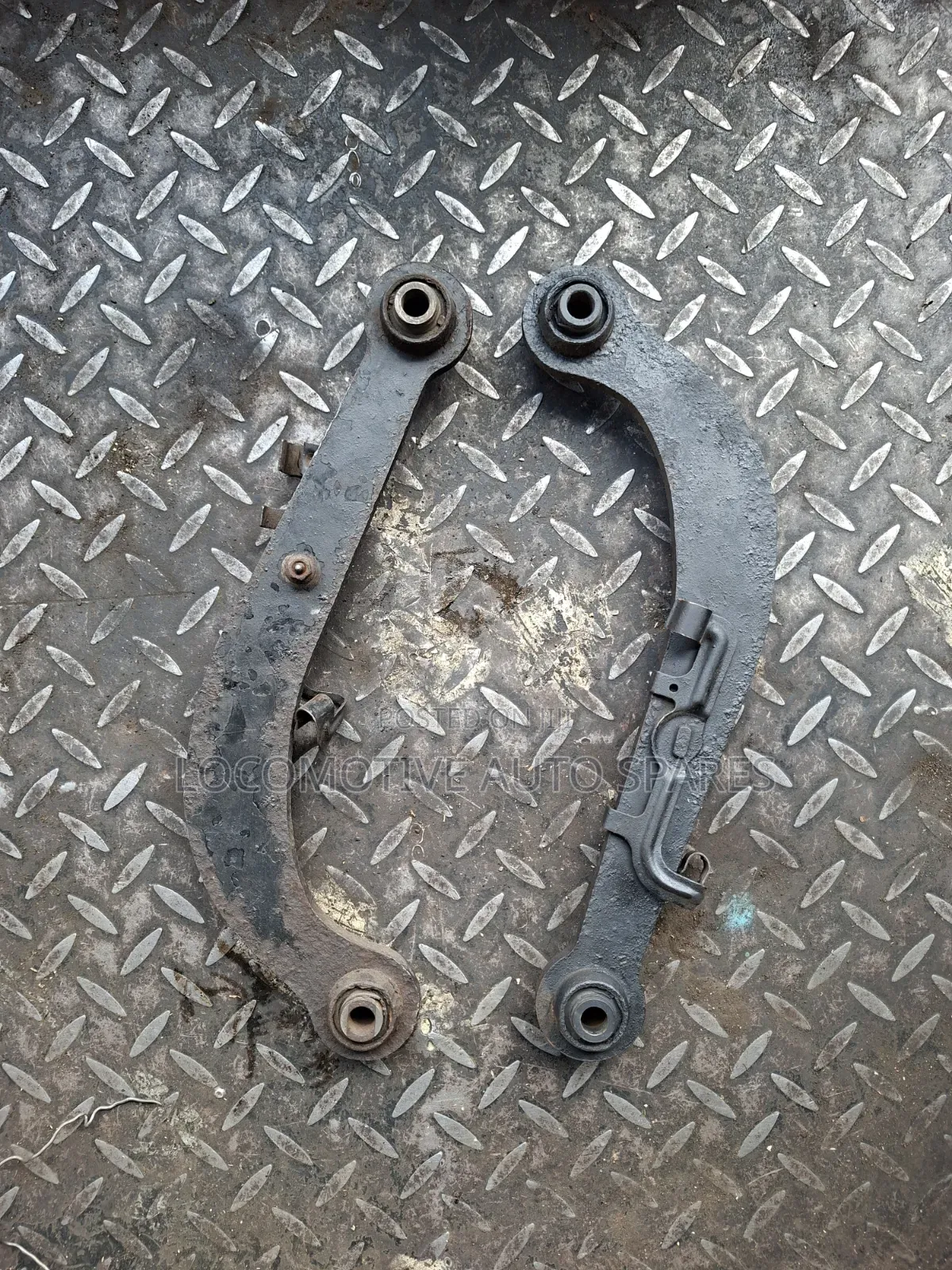 Rear Arm Nze/Premio/Axio