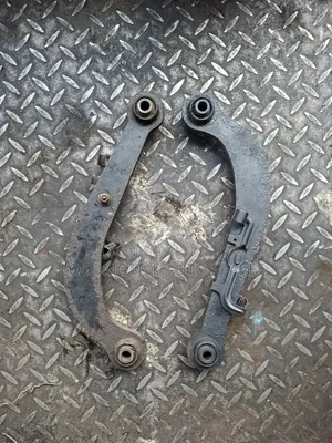 Rear Arm Nze/Premio/Axio