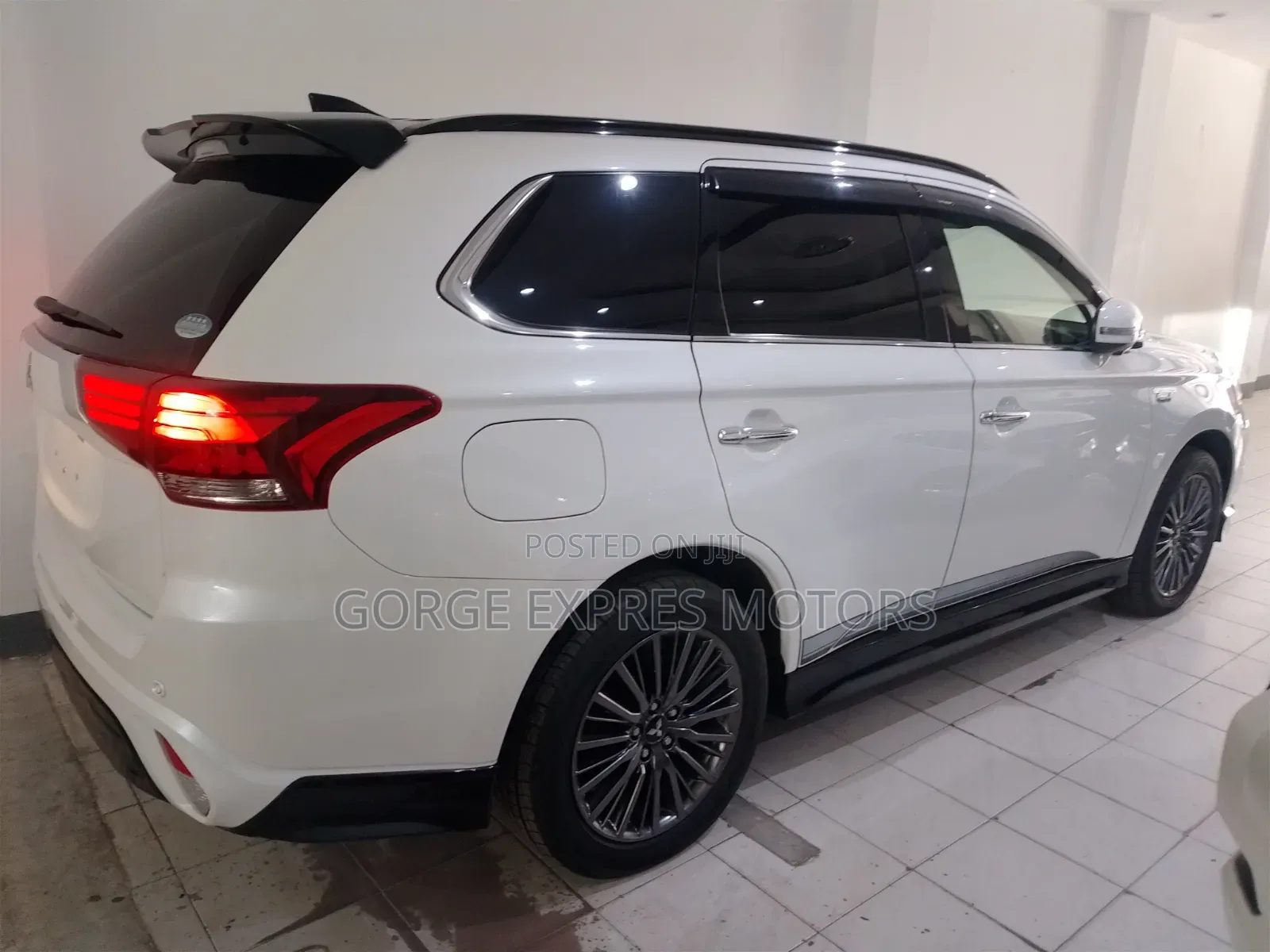 Mitsubishi Outlander 2019 White