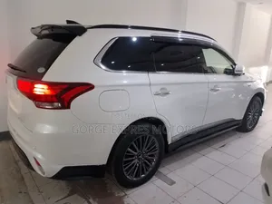 Mitsubishi Outlander 2019 White