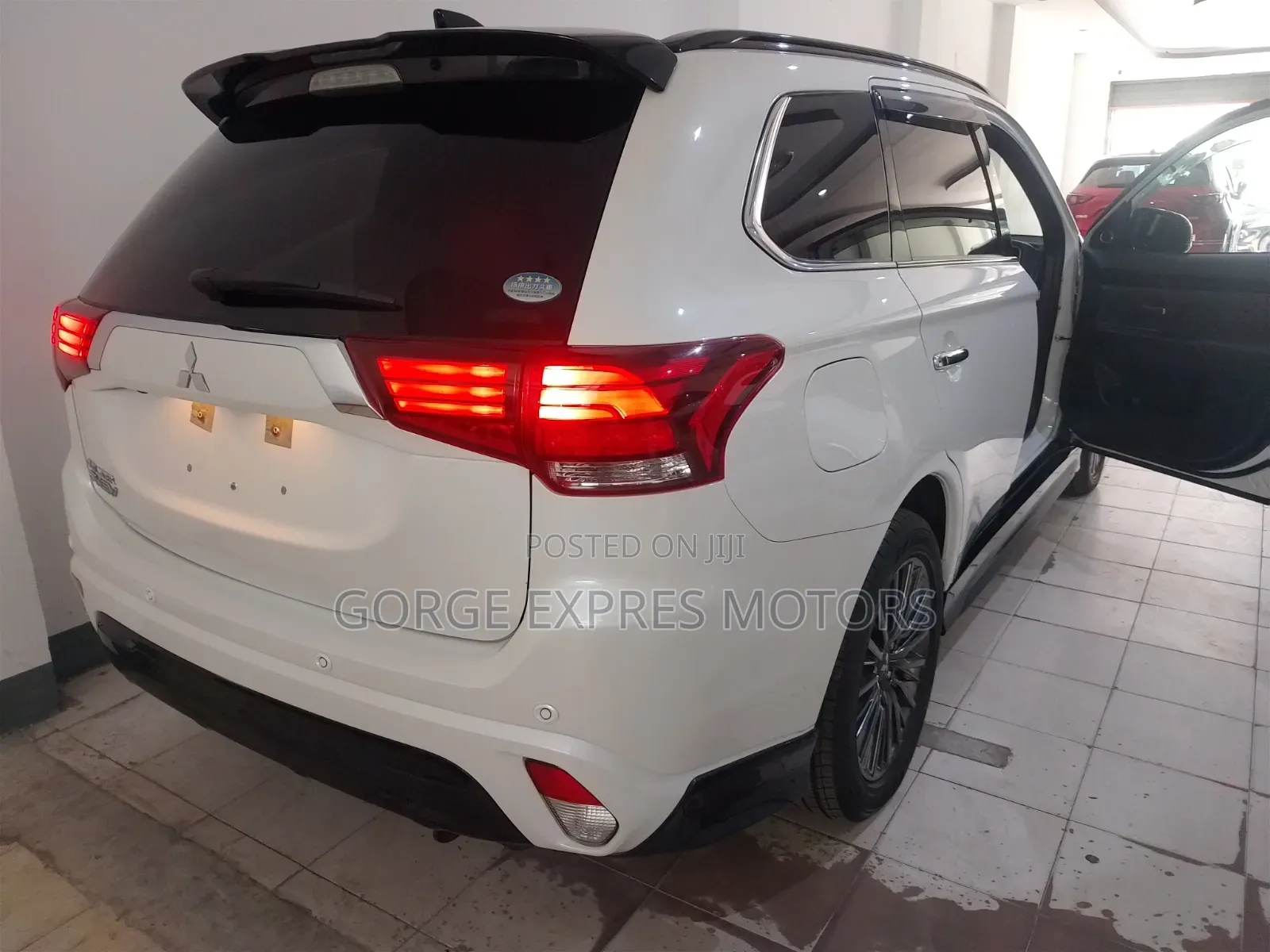 Mitsubishi Outlander 2019 White