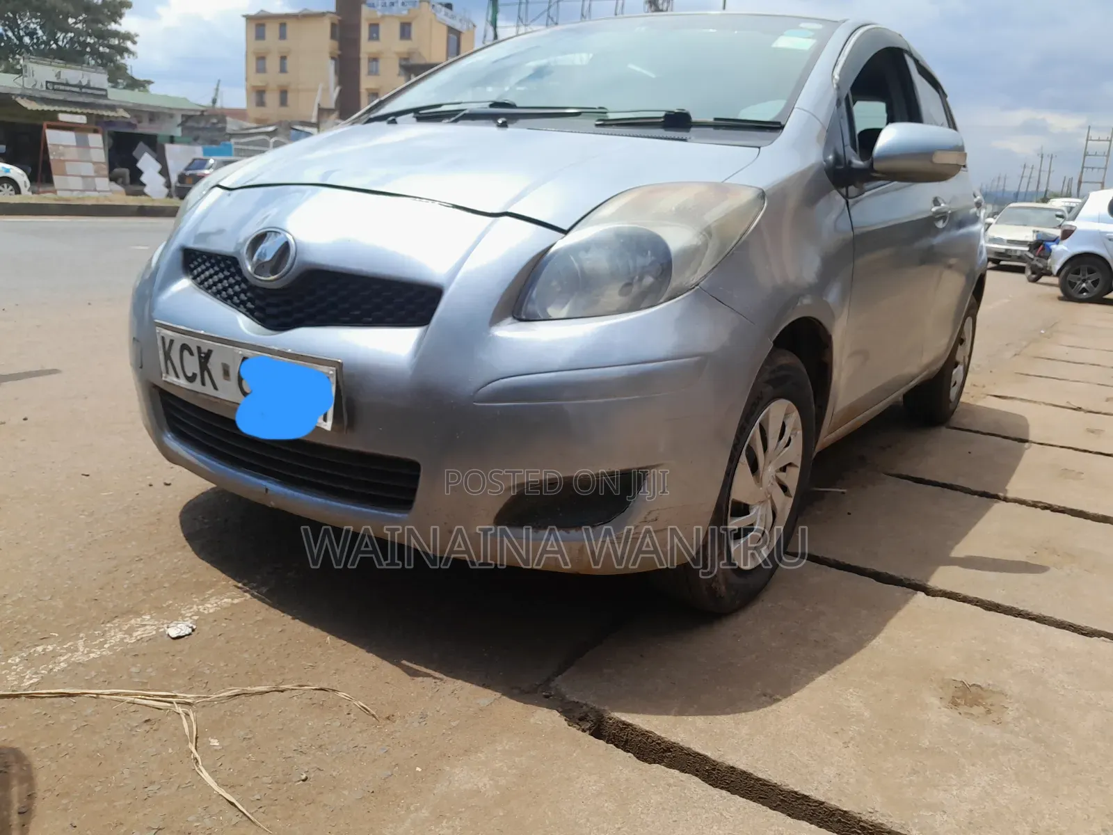 Toyota Vitz 2012 Silver