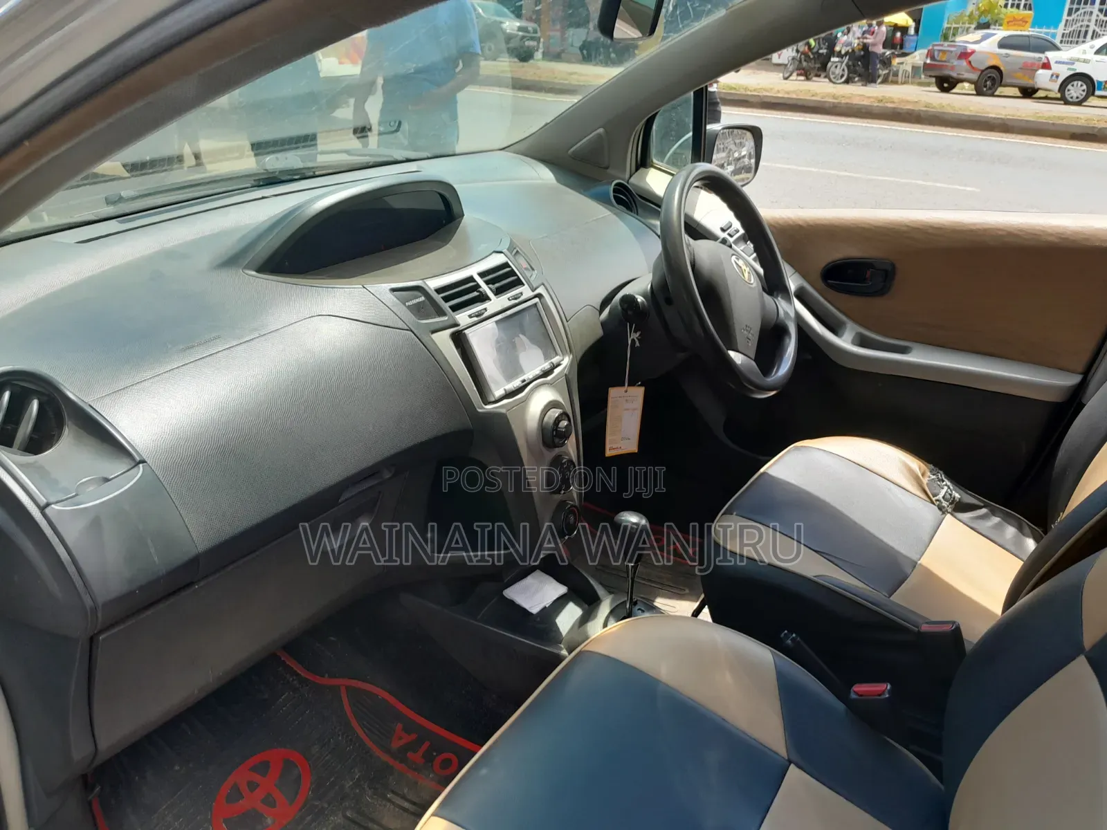 Toyota Vitz 2012 Silver