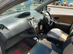 Toyota Vitz 2012 Silver