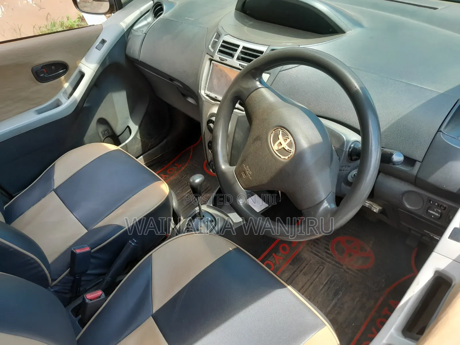 Toyota Vitz 2012 Silver