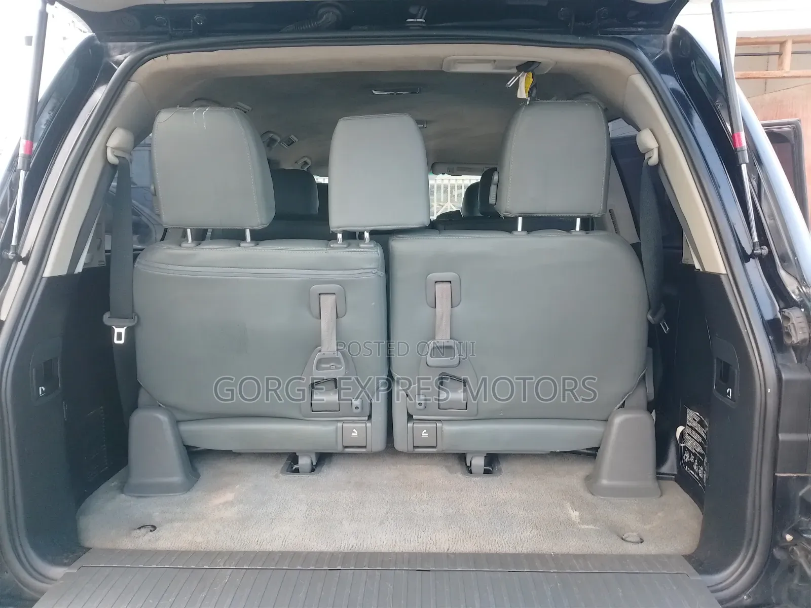Toyota Land Cruiser 4.6 V8 AX 2010 Black