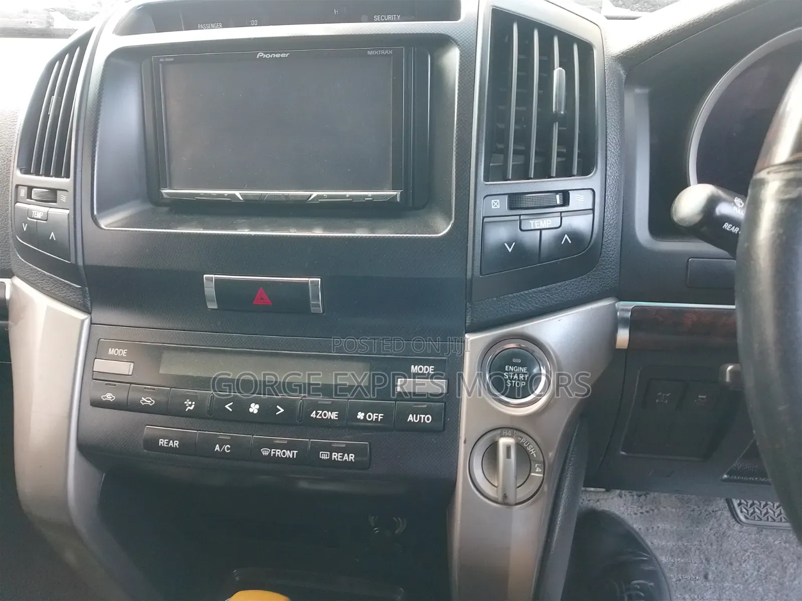 Toyota Land Cruiser 4.6 V8 AX 2010 Black