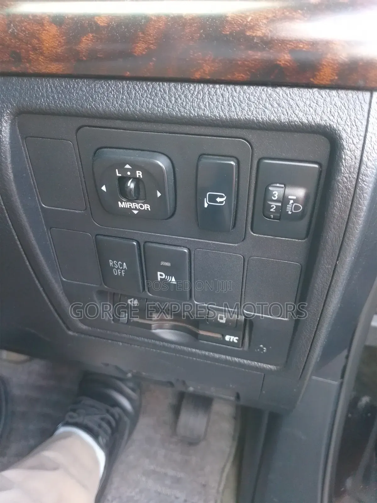 Toyota Land Cruiser 4.6 V8 AX 2010 Black
