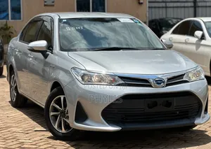 Toyota Axio 1.5 Hybrid 2WD 2019 Silver