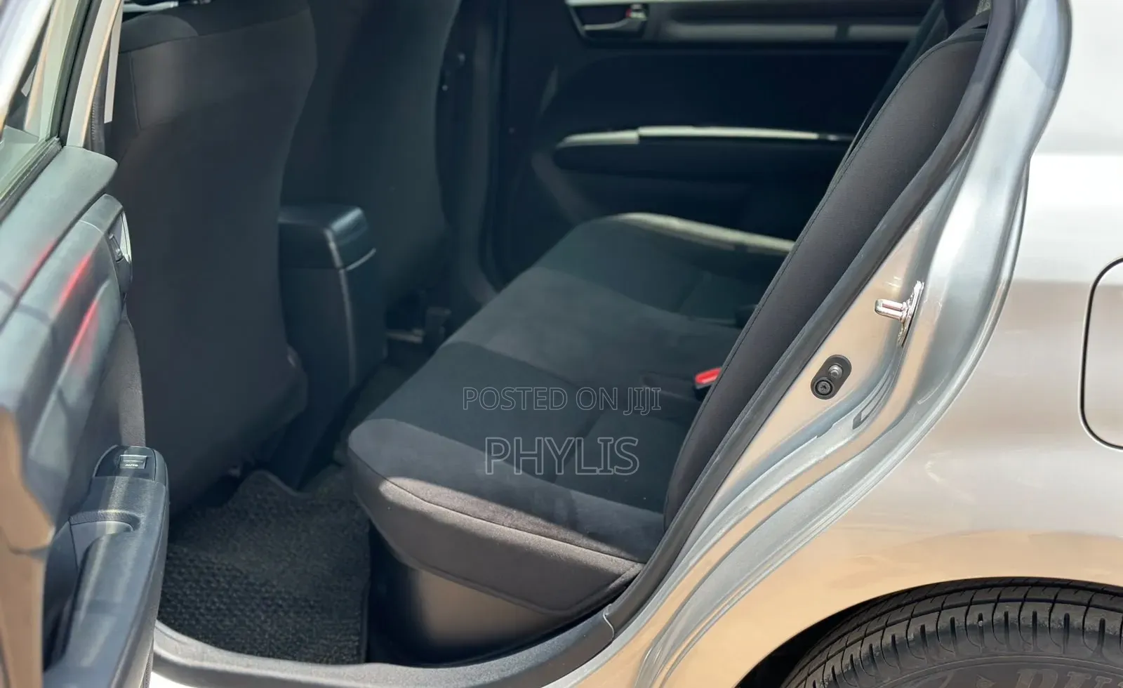 Toyota Axio 1.5 Hybrid 2WD 2019 Silver