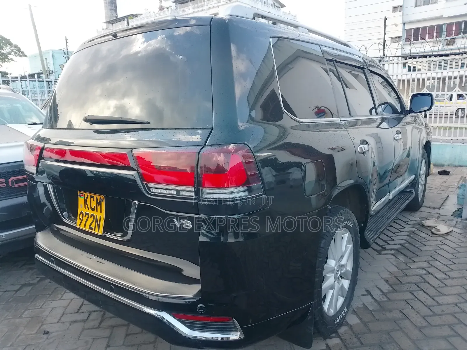 Toyota Land Cruiser 4.6 V8 AX 2010 Black