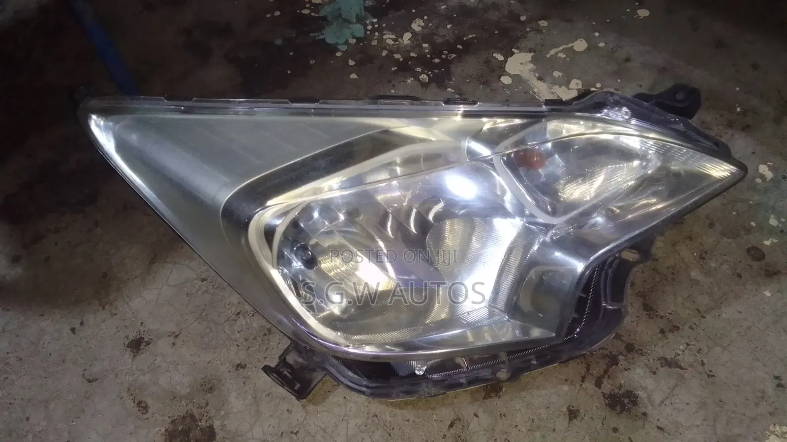 Toyota Ractis 2012 Headlight Non Xenon