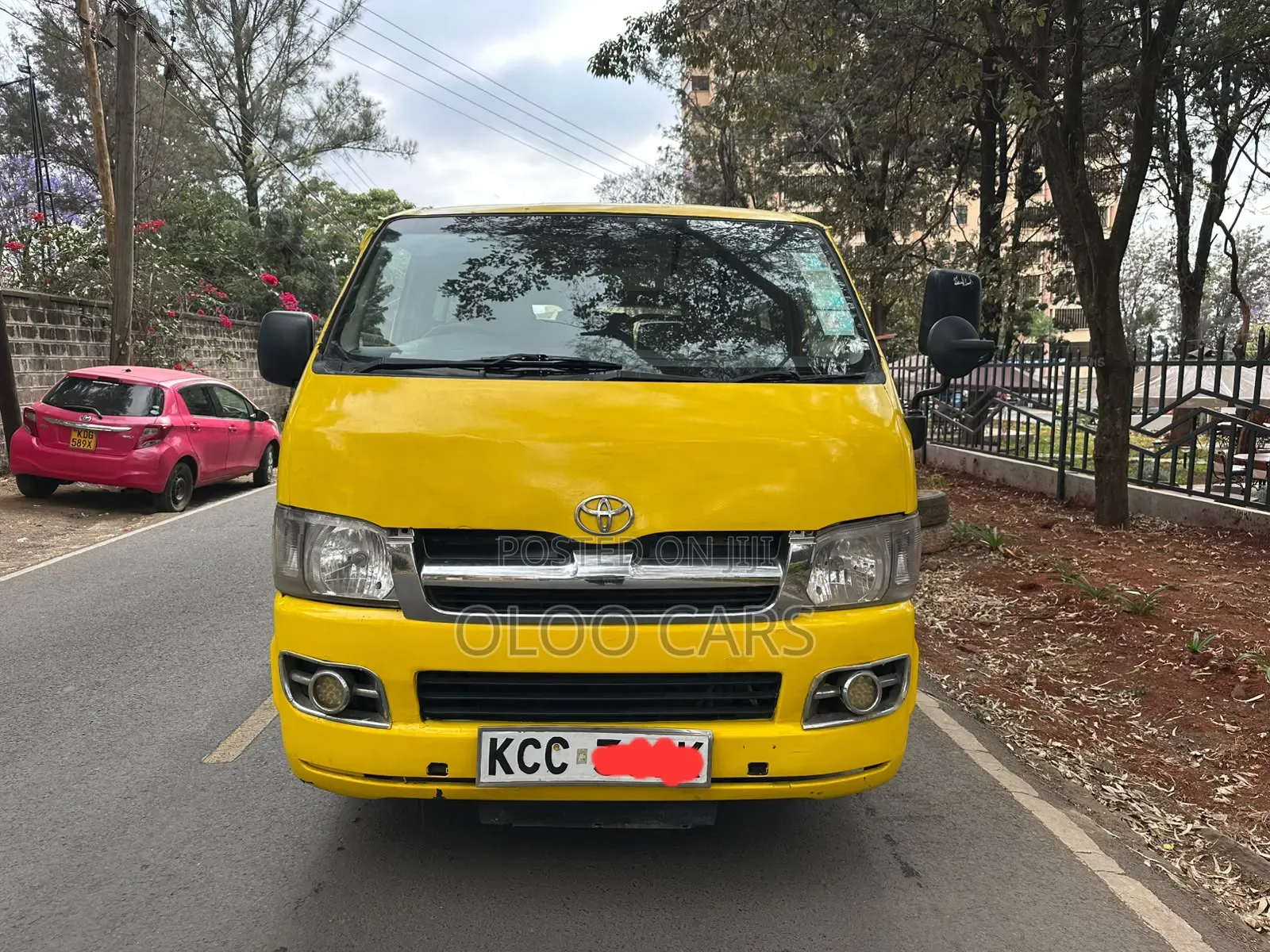 Toyota HiAce 2010 Yellow