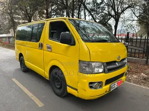Toyota HiAce 2010 Yellow