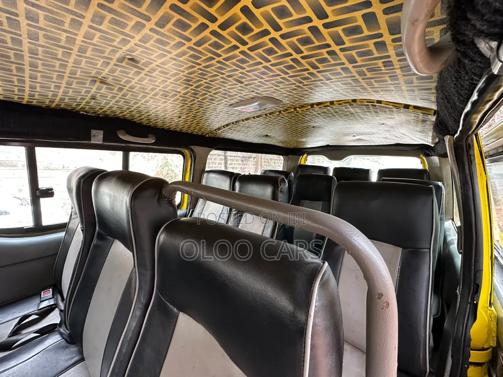 Toyota HiAce 2010 Yellow