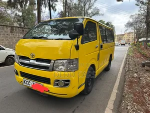 Toyota HiAce 2010 Yellow
