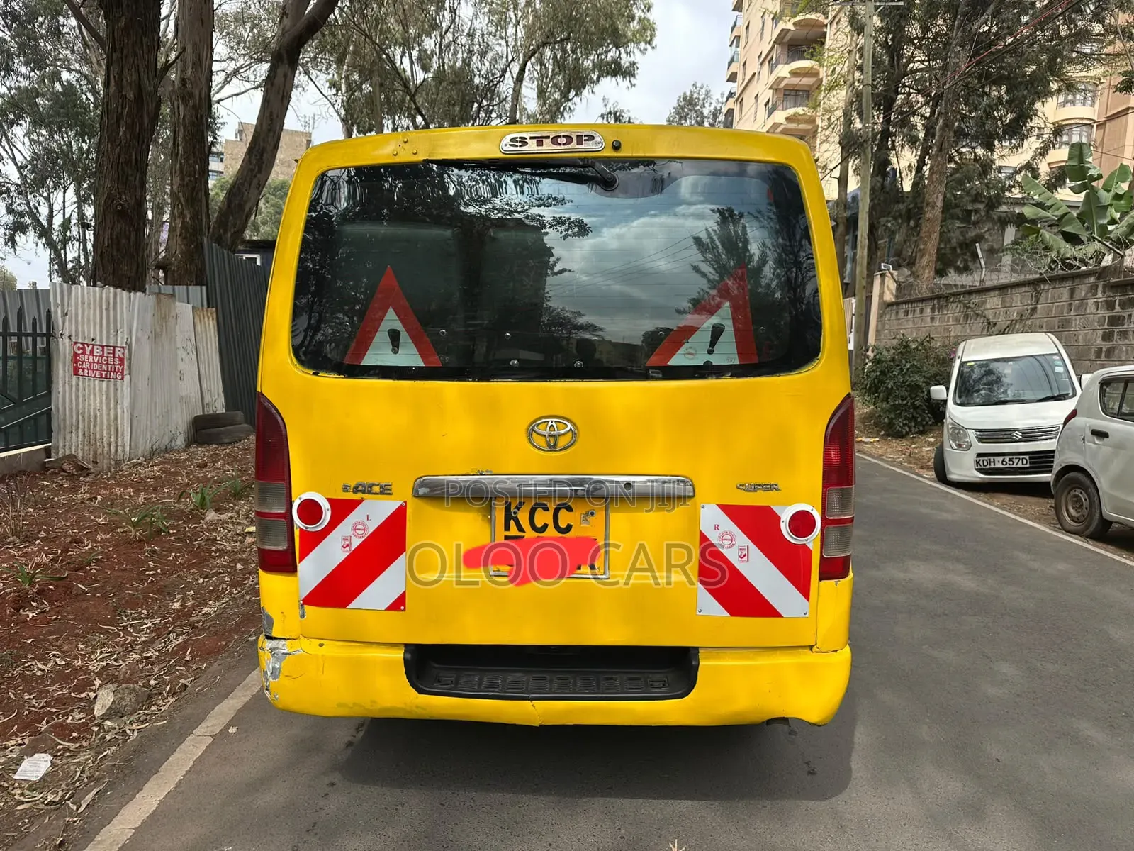 Toyota HiAce 2010 Yellow