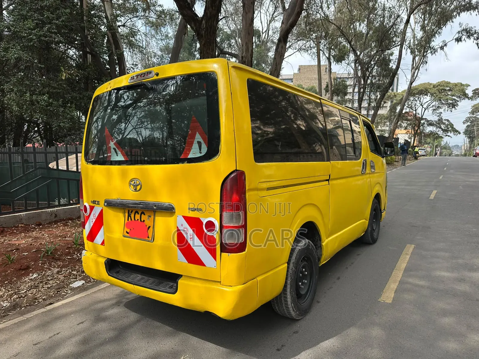 Toyota HiAce 2010 Yellow