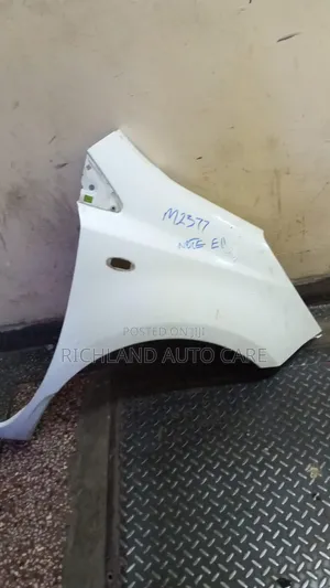 Bonnet Nissan Note E11