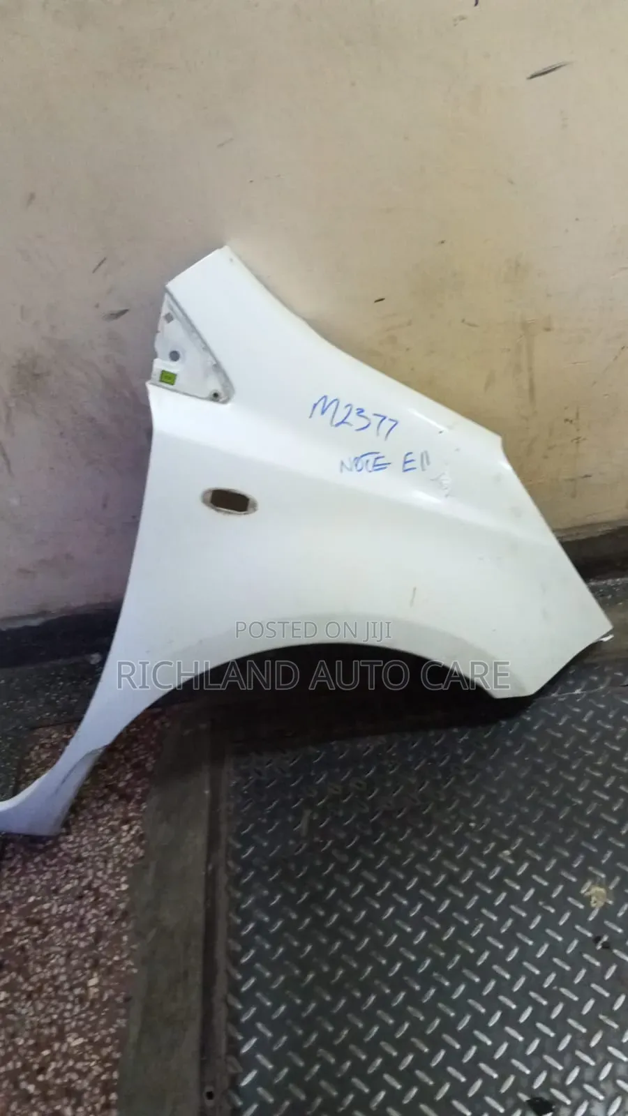 Bonnet Nissan Note E11