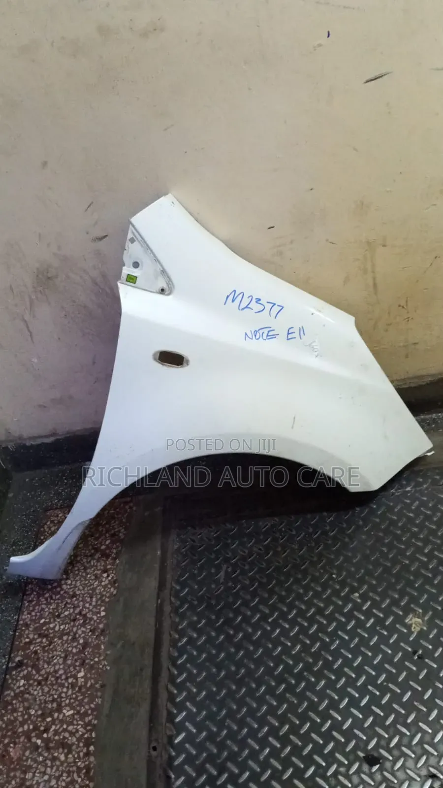 Bonnet Nissan Note E11