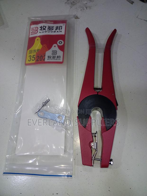 Durable Livestock Ear Tag Applicator Pliers - main view