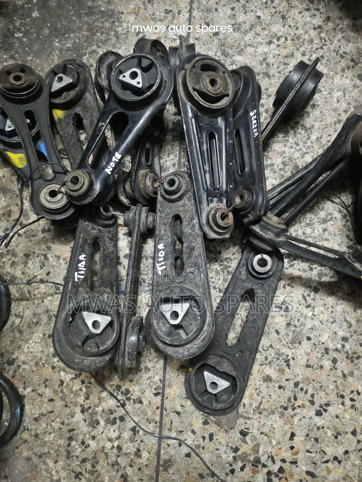 Nissan Tiida/Note Gear Mounting