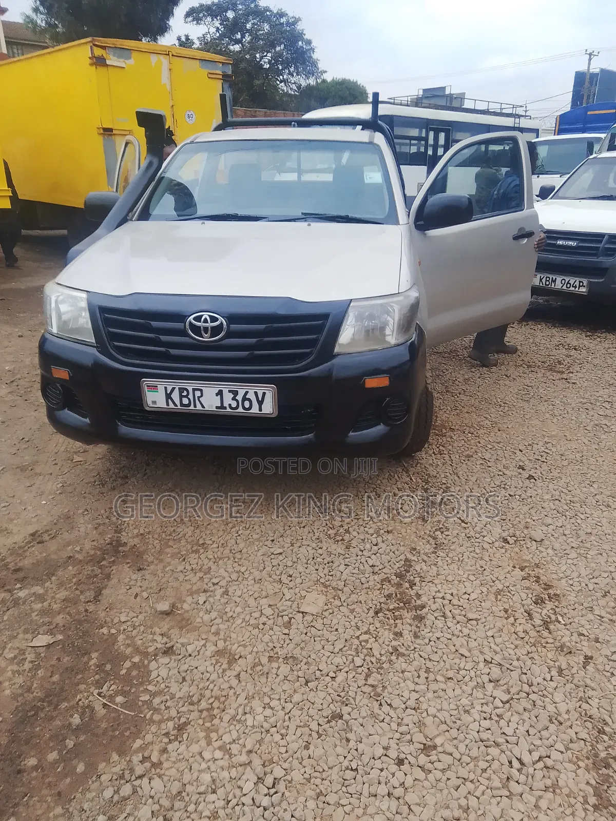 Isuzu D-MAX 2011 Gold